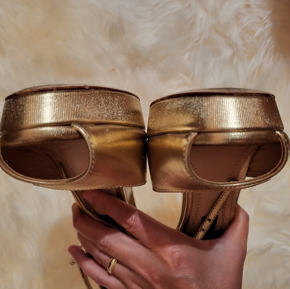 Gold platform ankle strap sandals - Picture 8 of 16